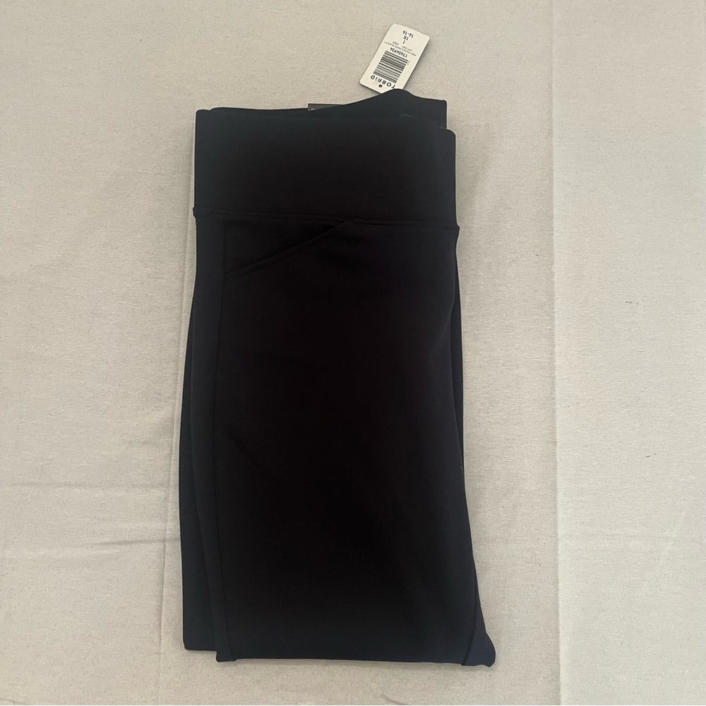 🆕 ✨ Torrid Women's Classic Black Pixie Pants ✨ 🆕 - Picture 5 of 9